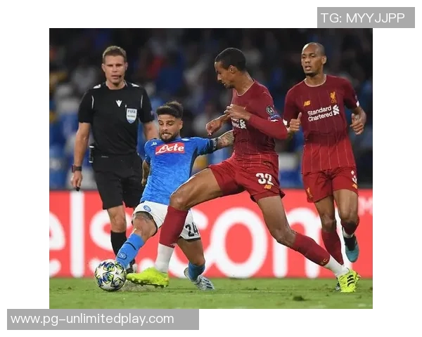 西甲赛场惊现冷门那不勒斯狂胜利物浦五球引发全场轰动